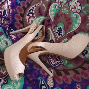 Beautiful white slingbacks